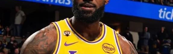 开云APP-湖人逆转詹姆斯又成主角，特定数据断层领先，赛后鼓励胖虎再圈粉