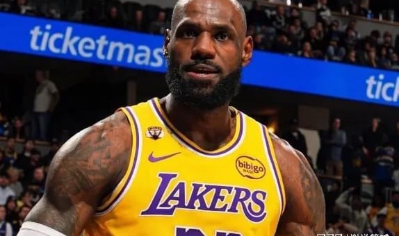 开云APP-湖人逆转詹姆斯又成主角，特定数据断层领先，赛后鼓励胖虎再圈粉