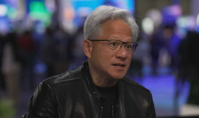 开云体育官网-特朗普电话急召：黄仁勋飞往阿拉斯加追上总统专机