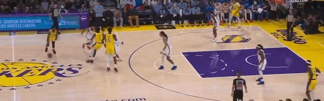 开云官网-布朗尼喂出生涯首记三分，湖人板凳席炸了